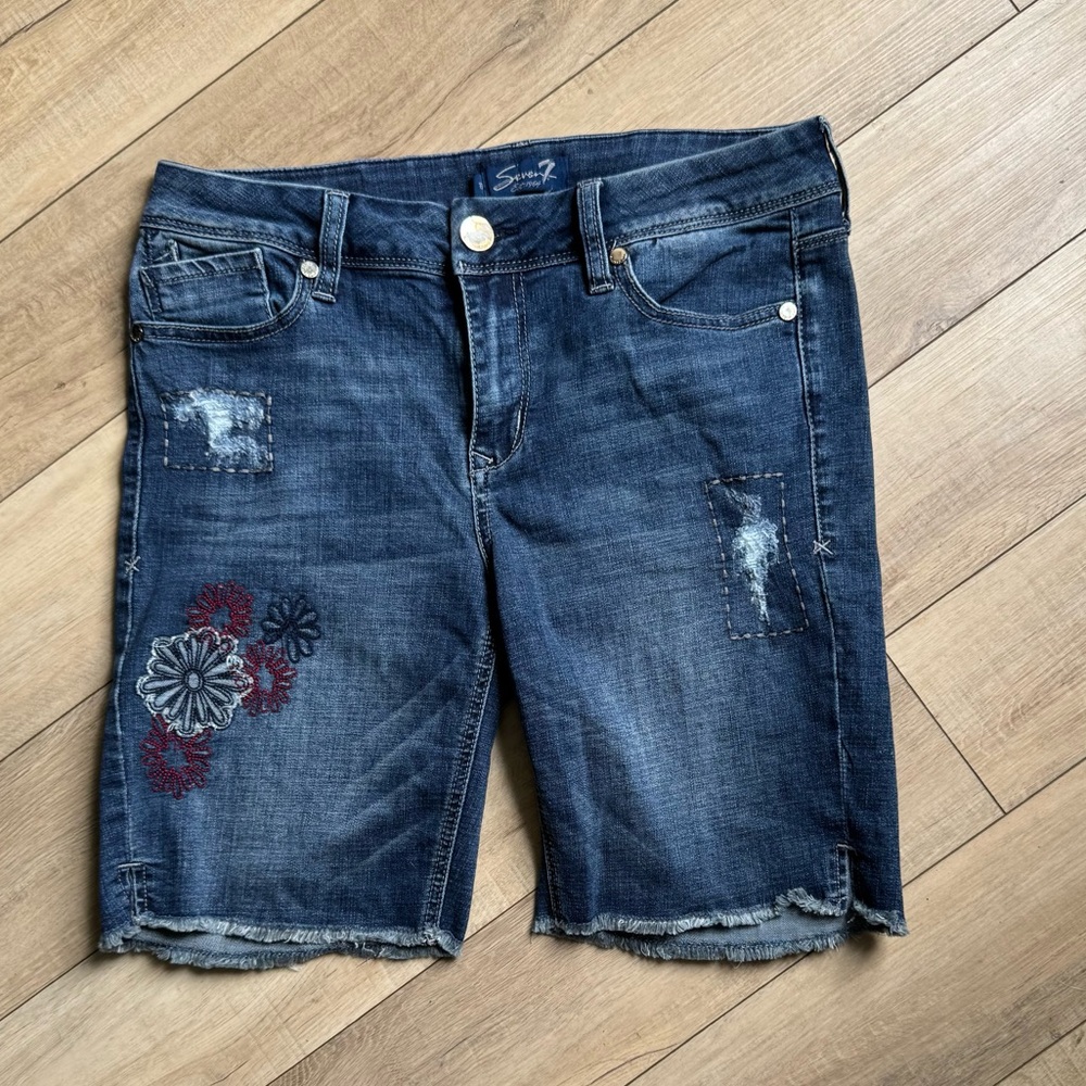 Seven7 Denim Jeans Shorts with Embroidered Floral Accents Size 10